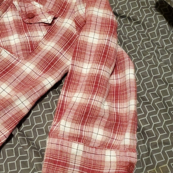 🔴Plaid 3/4 sleeve button up shirt🔴 - Picture 4 of 6